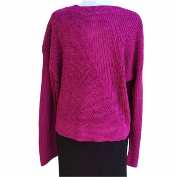 Two One Two New York Fucsia Geometric Textures Knit Crew Sweater size Medium New - Picture 2 of 13